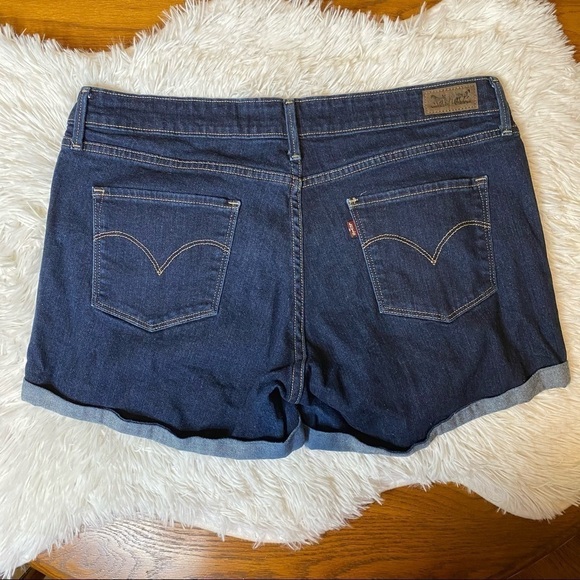 Levi’s Cuff Shorts. Size 33 - Picture 2 of 8